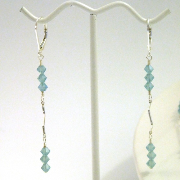 Swarovski Crystal Pierced Earrings A112 - Picture 1 of 2